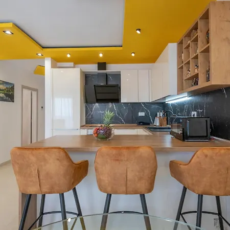 2 Bedroom Cozy In * Makarska